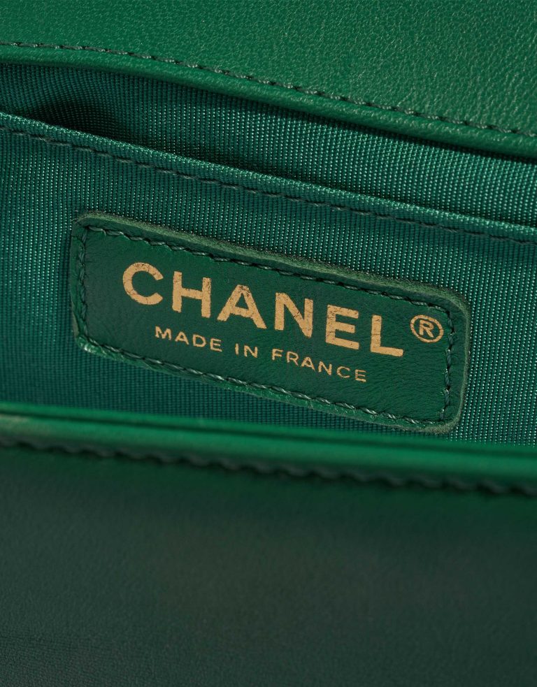 Pre-owned Chanel bag Boy Old Medium Lamb Green Green Logo | Sell your designer bag on Saclab.com