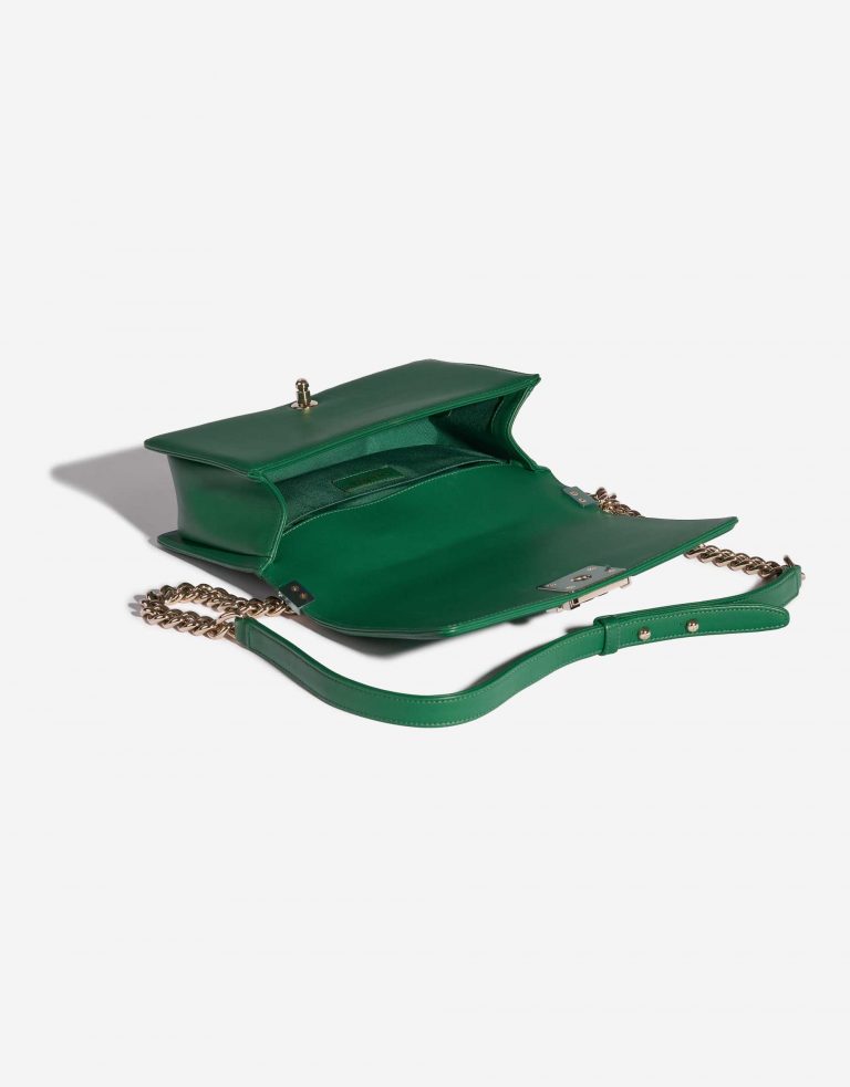 Pre-owned Chanel bag Boy Old Medium Lamb Green Green Inside | Sell your designer bag on Saclab.com