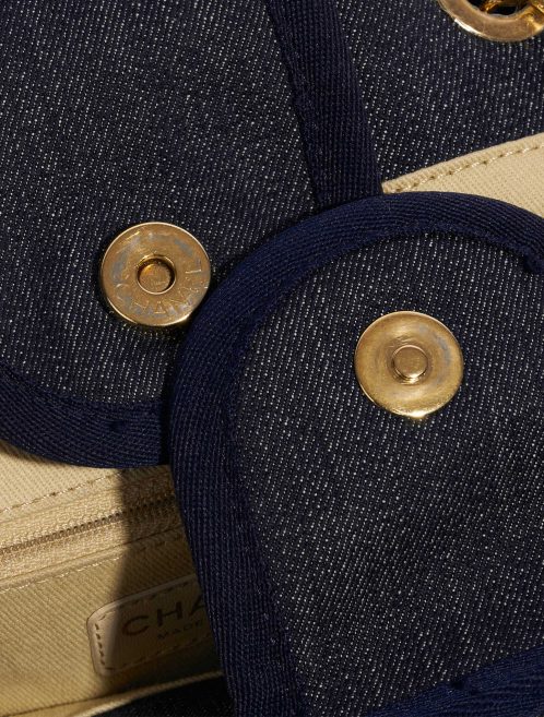 Pre-owned Chanel bag Deauville Maxi Denim Blue Blue Closing System | Sell your designer bag on Saclab.com