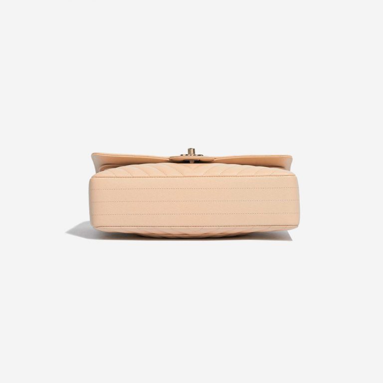 Pre-owned Chanel bag Timeless Medium Caviar Nude Beige Bottom | Sell your designer bag on Saclab.com