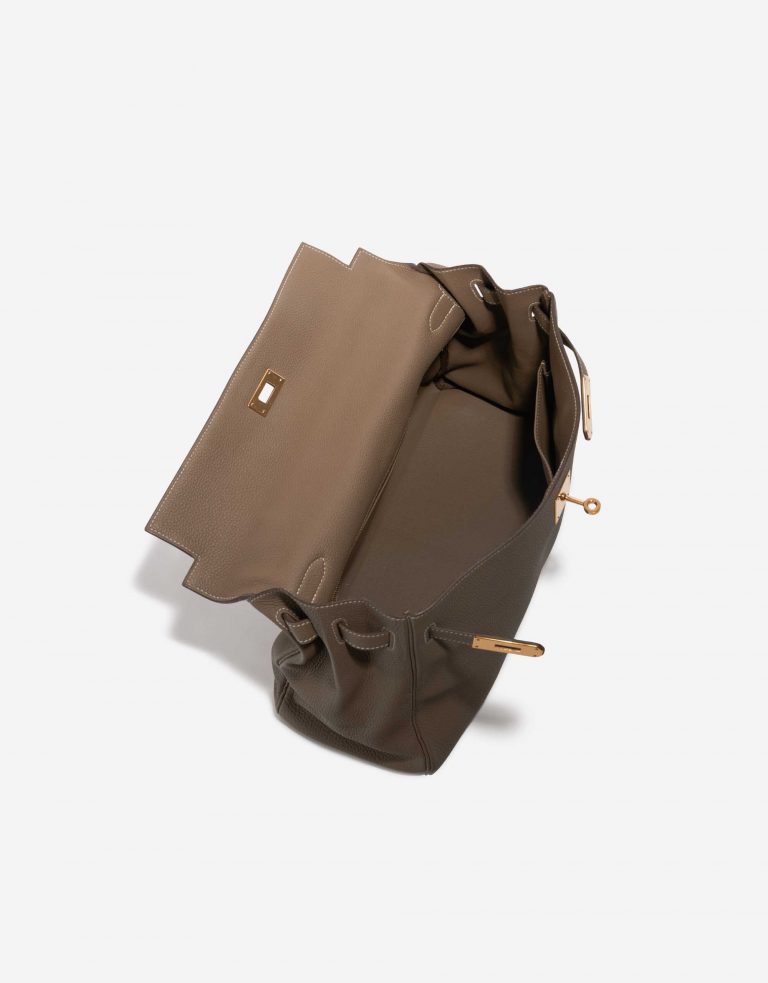 Pre-owned Hermès bag Kelly 35 Togo Etoupe Brown Inside | Sell your designer bag on Saclab.com