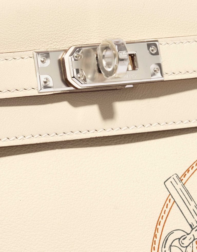 Pre-owned Hermès bag Kelly 25 Swift Nata In & Out Beige, White Closing System | Sell your designer bag on Saclab.com