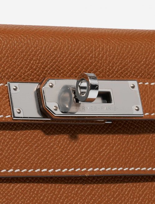 Pre-owned Hermès bag Kelly 28 Epsom Gold Brown Closing System | Sell your designer bag on Saclab.com