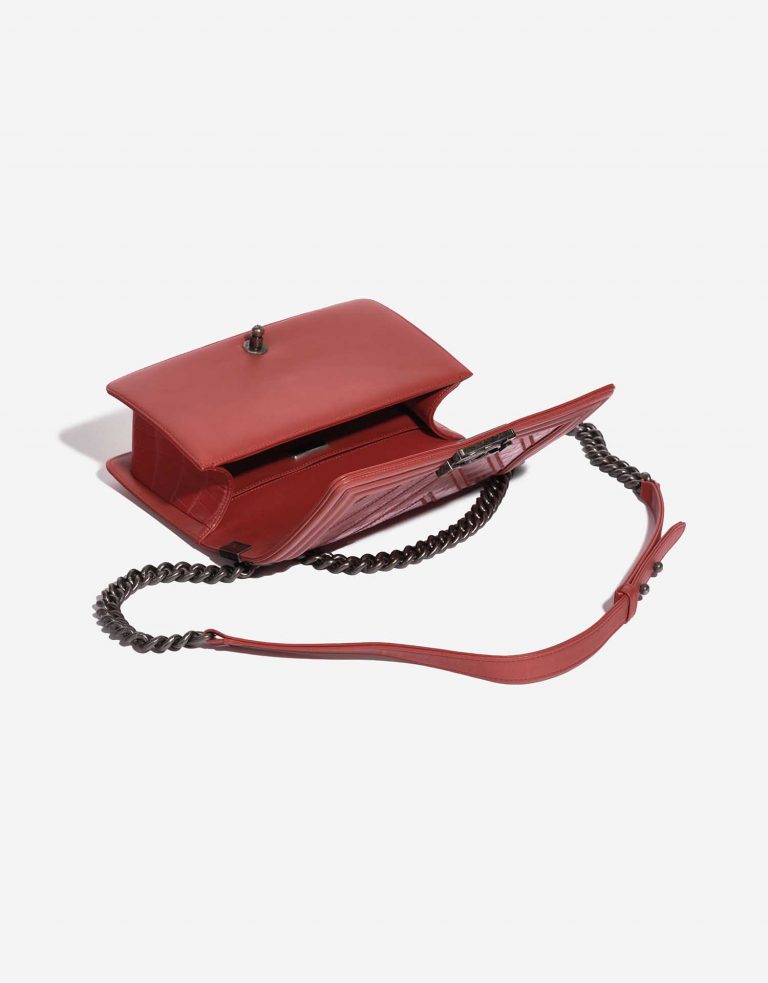 Pre-owned Chanel bag Boy Old Medium Alligator / Lamb Red Red Inside | Sell your designer bag on Saclab.com