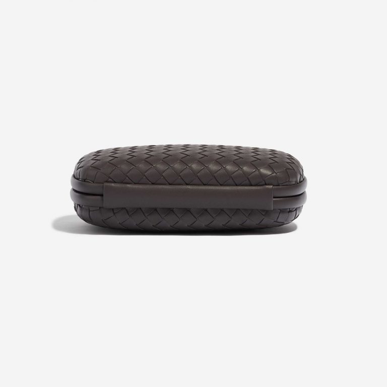 Pre-owned Bottega Veneta bag Knot Chain Clutch Nappa Quetsche Violet Bottom | Sell your designer bag on Saclab.com