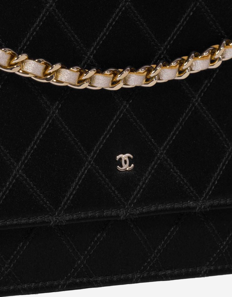 Pre-owned Chanel bag Timeless WOC Silk / Metallic Lambskin Black / Gold Black Closing System | Sell your designer bag on Saclab.com