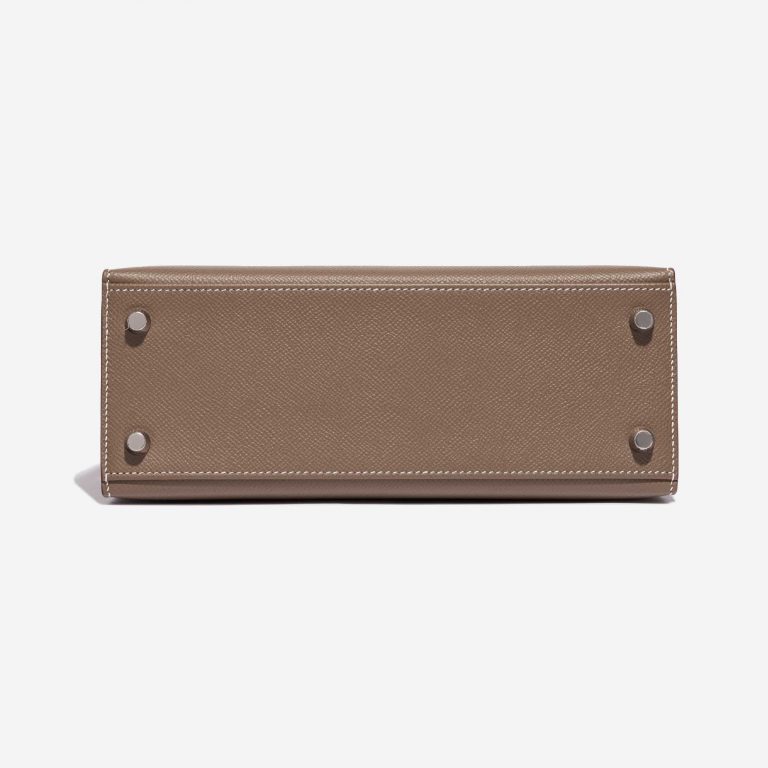 Pre-owned Hermès bag Kelly 25 Epsom Etoupe Brown Bottom | Sell your designer bag on Saclab.com