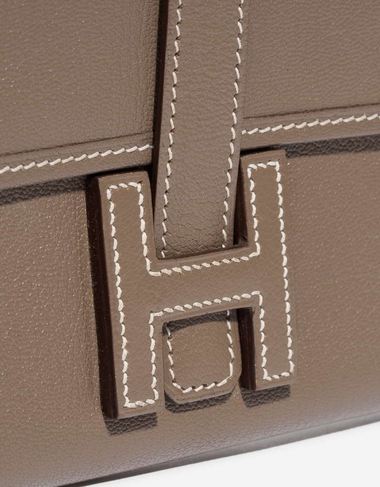 Pre-owned Hermès bag Jige Clutch Mini Chevre Etoupe Brown Closing System | Sell your designer bag on Saclab.com