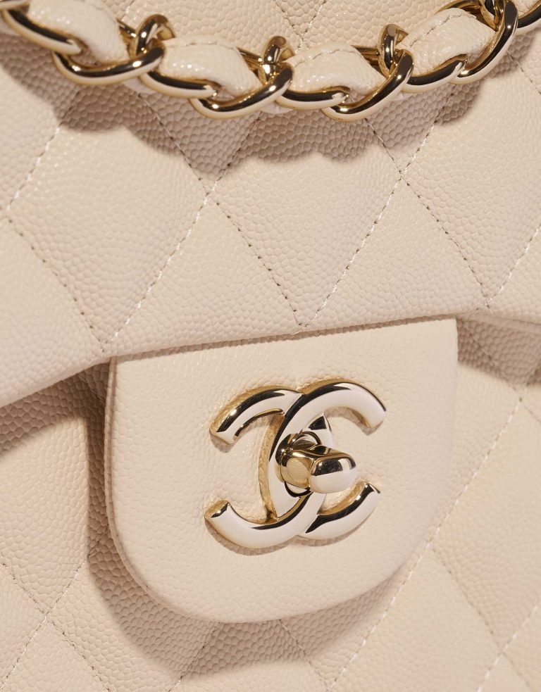 Pre-owned Chanel bag Timeless Jumbo Caviar Light Beige Beige Closing System | Sell your designer bag on Saclab.com
