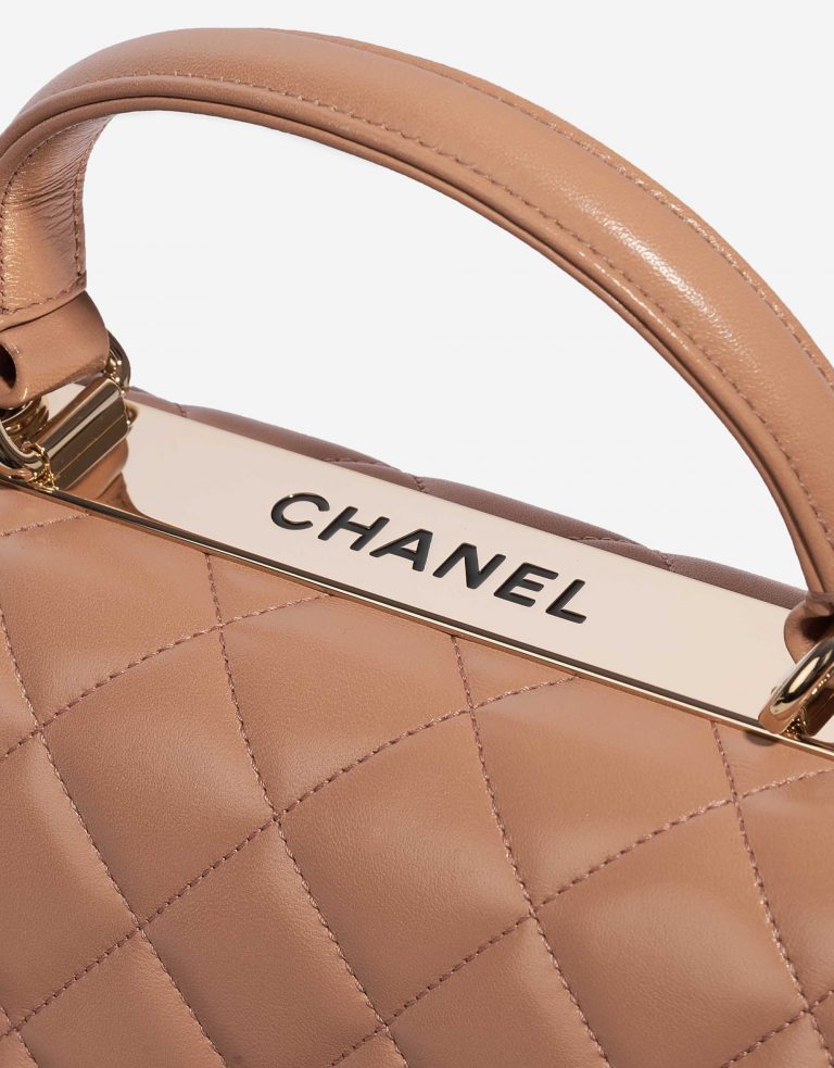 Pre-owned Chanel bag Timeless Handle Large Lamb Beige Beige Logo | Sell your designer bag on Saclab.com