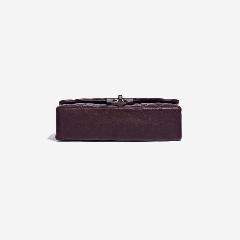 Pre-owned Chanel bag Timeless Medium Lamb Aubergine Purple Violet Bottom | Sell your designer bag on Saclab.com