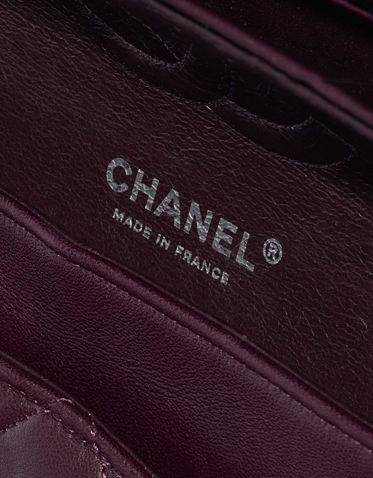 Pre-owned Chanel bag Timeless Medium Lamb Aubergine Purple Violet Logo | Sell your designer bag on Saclab.com