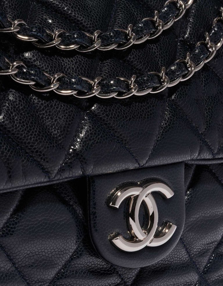 Pre-owned Chanel bag Timeless Special Edition Caviar Dark Blue Blue Closing System | Sell your designer bag on Saclab.com