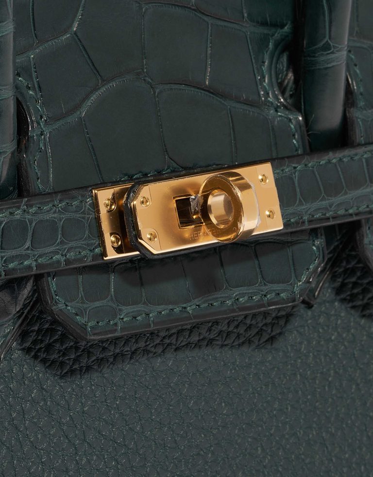 Pre-owned Hermès bag Birkin Touch 25 Togo / Matte Alligator Vert Cypress Green Closing System | Sell your designer bag on Saclab.com