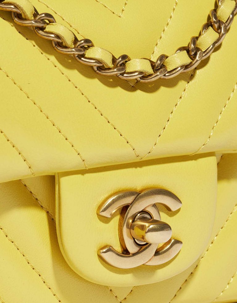 Pre-owned Chanel bag Timeless Extra Mini Chevron Lamb Yellow Yellow Closing System | Sell your designer bag on Saclab.com
