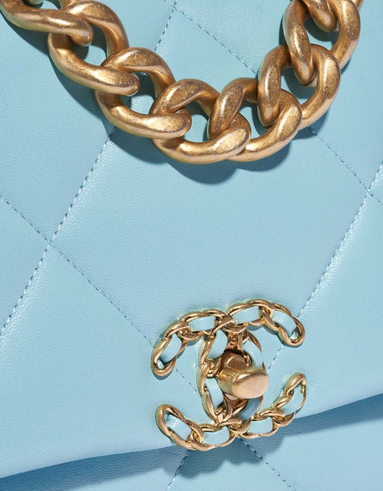 Pre-owned Chanel bag 19 Large Flap Bag Lamb Tiffany Blue Blue Closing System | Sell your designer bag on Saclab.com