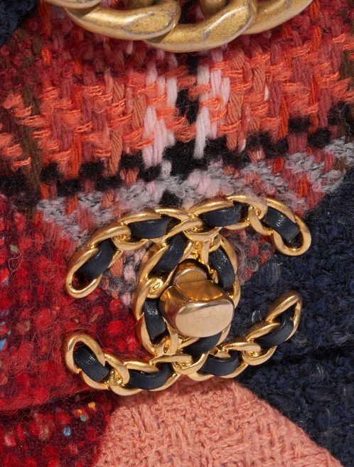 Pre-owned Chanel bag 19 Flap Bag Tweed Multicolor Multicolour Closing System | Sell your designer bag on Saclab.com