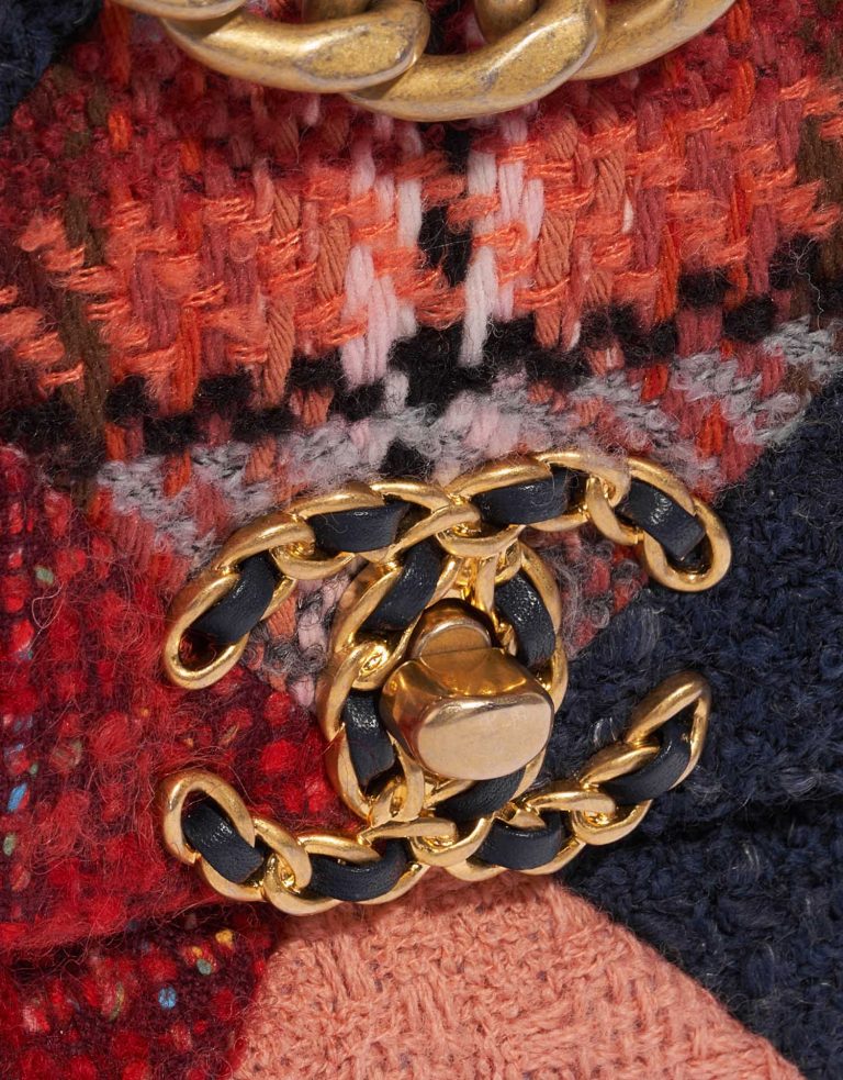 Pre-owned Chanel bag 19 Flap Bag Tweed Multicolor Multicolour Closing System | Sell your designer bag on Saclab.com