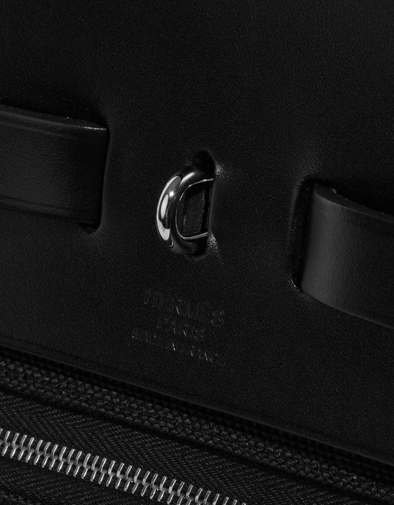 Pre-owned Hermès bag Herbag 39 Vache Hunter / Toile Militaire Black Black Closing System | Sell your designer bag on Saclab.com