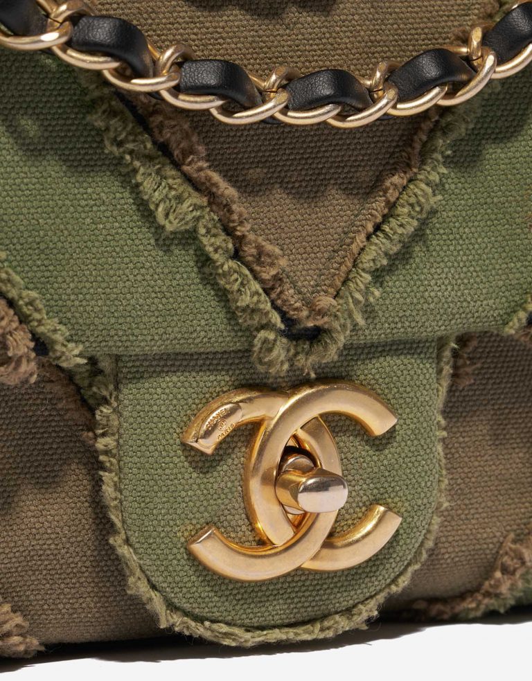 Pre-owned Chanel bag Timeless Medium Chevron Patchwork Canvas Khaki Green Closing System | Sell your designer bag on Saclab.com