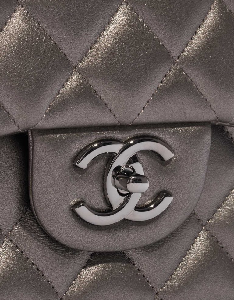 Pre-owned Chanel bag Timeless Maxi Lamb Silver Grey Grey, Silver Closing System | Sell your designer bag on Saclab.com