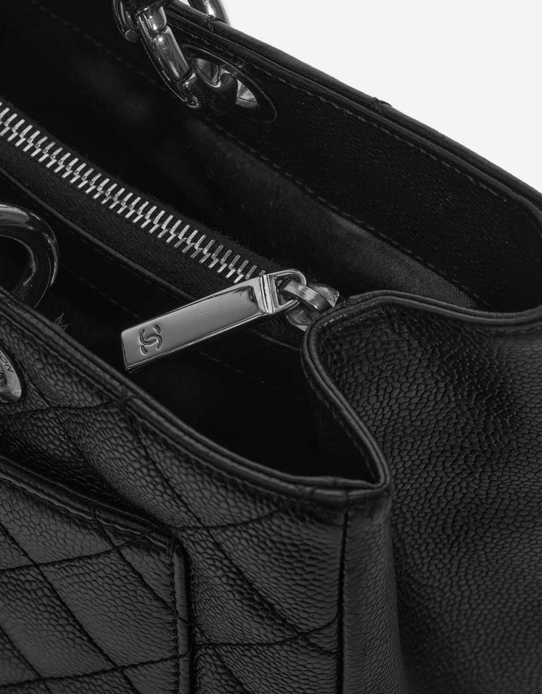 Pre-owned Chanel bag Shopping Tote GST Caviar Black Black Closing System | Sell your designer bag on Saclab.com