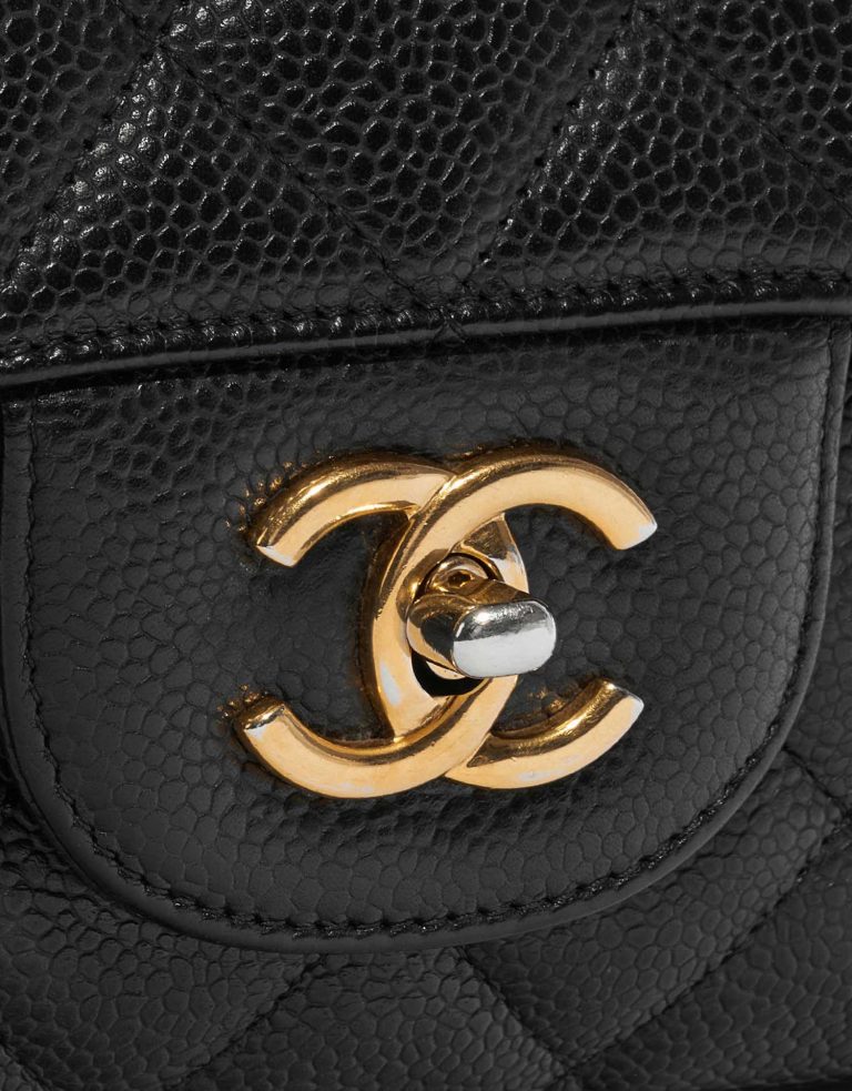 Pre-owned Chanel bag Timeless Maxi Caviar Black Black Closing System | Sell your designer bag on Saclab.com