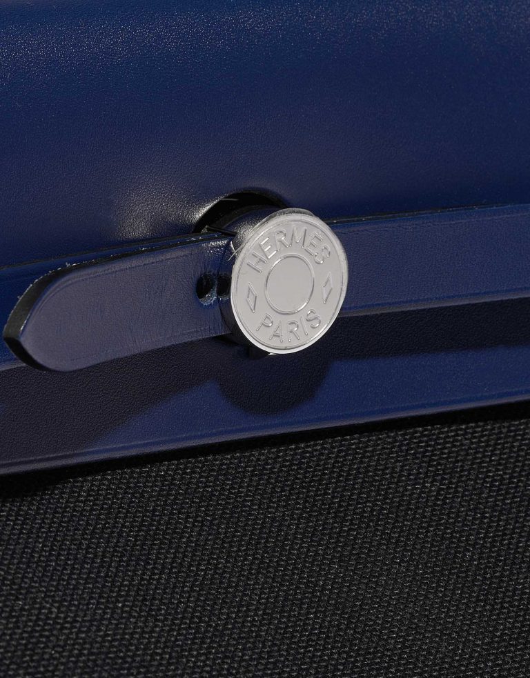 Pre-owned Hermès bag Herbag 31 Vache Hunter / Toile Militaire Noir / Bleu Saphir Black, Blue Closing System | Sell your designer bag on Saclab.com
