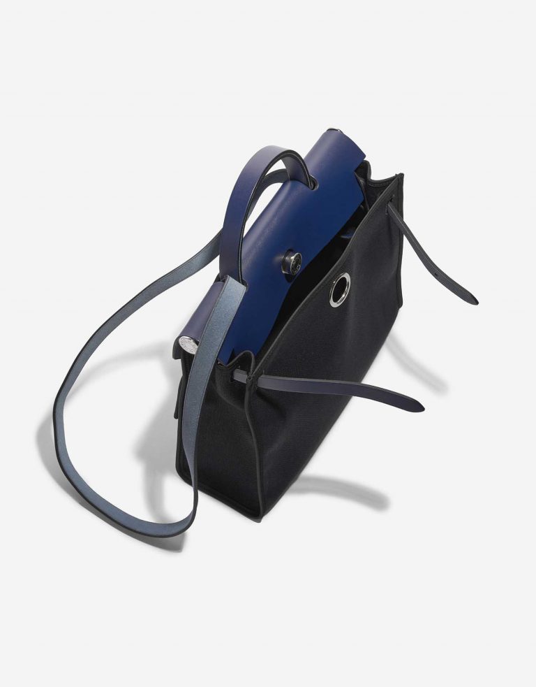 Pre-owned Hermès bag Herbag 31 Vache Hunter / Toile Militaire Noir / Bleu Saphir Black, Blue Inside | Sell your designer bag on Saclab.com
