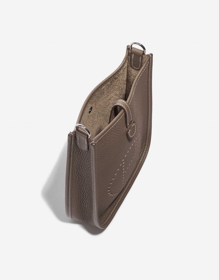 Pre-owned Hermès bag Evelyne 16 Taurillon Clemence Etoupe Brown Inside | Sell your designer bag on Saclab.com