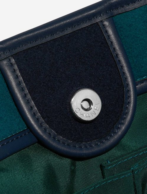 Pre-owned Chanel bag Deauville Large Wool Blue / Turquoise Blue Closing System | Sell your designer bag on Saclab.com