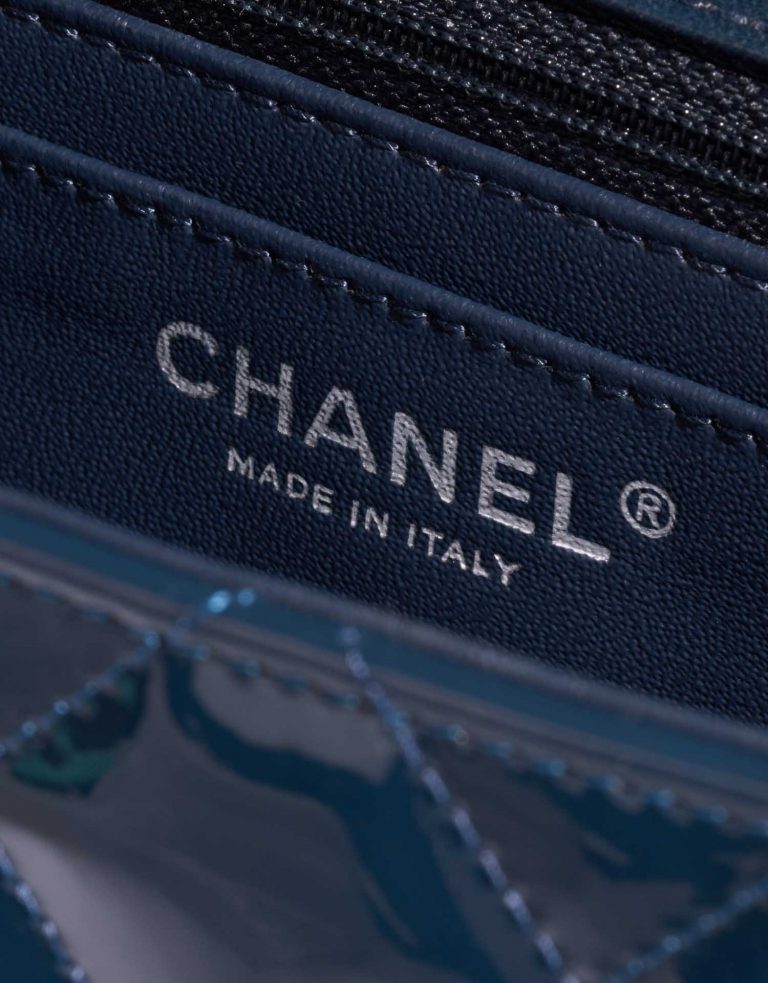 Pre-owned Chanel bag Timeless Maxi Patent Leather Marine Blue Logo | Sell your designer bag on Saclab.com