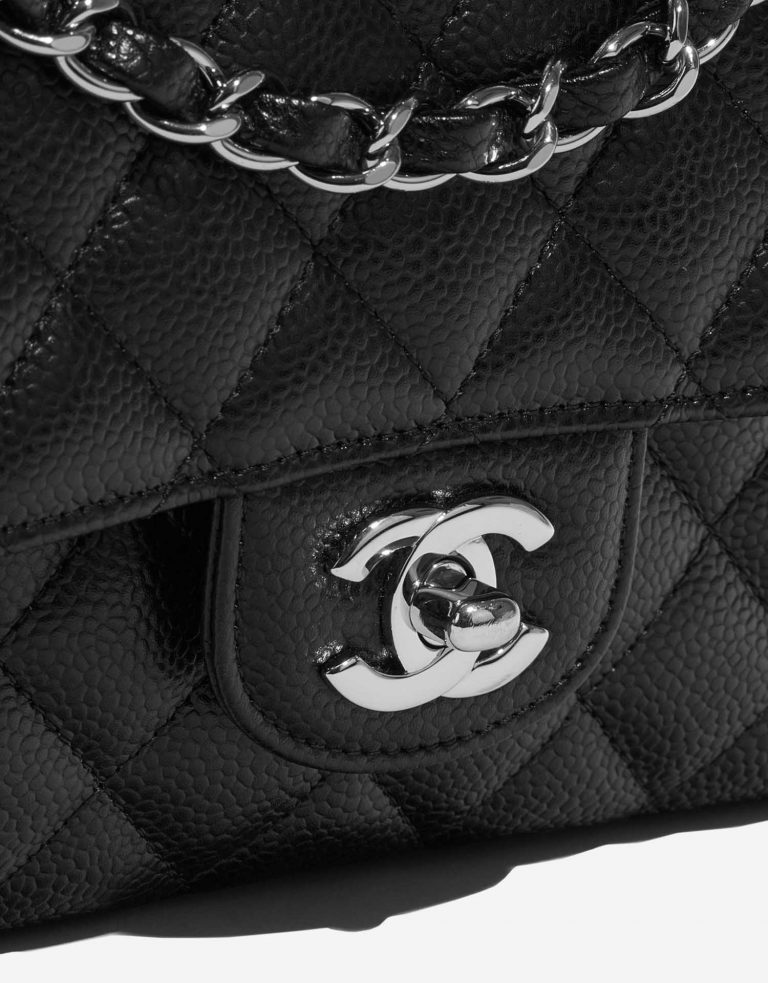 Pre-owned Chanel bag Timeless Medium Caviar Black Black Closing System | Sell your designer bag on Saclab.com