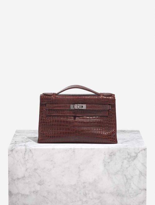 Pre-owned Hermès bag Kelly Pochette Alligator Bourgogne Red Front | Sell your designer bag on Saclab.com