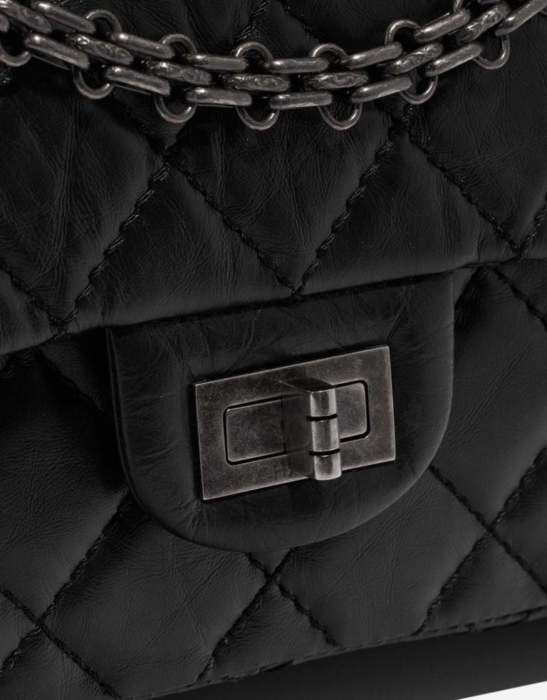 Pre-owned Chanel bag 2.55 Reissue 226 Aged Calf Black Black Closing System | Sell your designer bag on Saclab.com