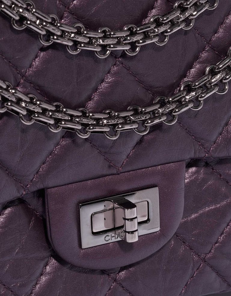 Pre-owned Chanel bag 2.55 Reissue 226 Lamb Mettalic Purple Violet Closing System | Sell your designer bag on Saclab.com