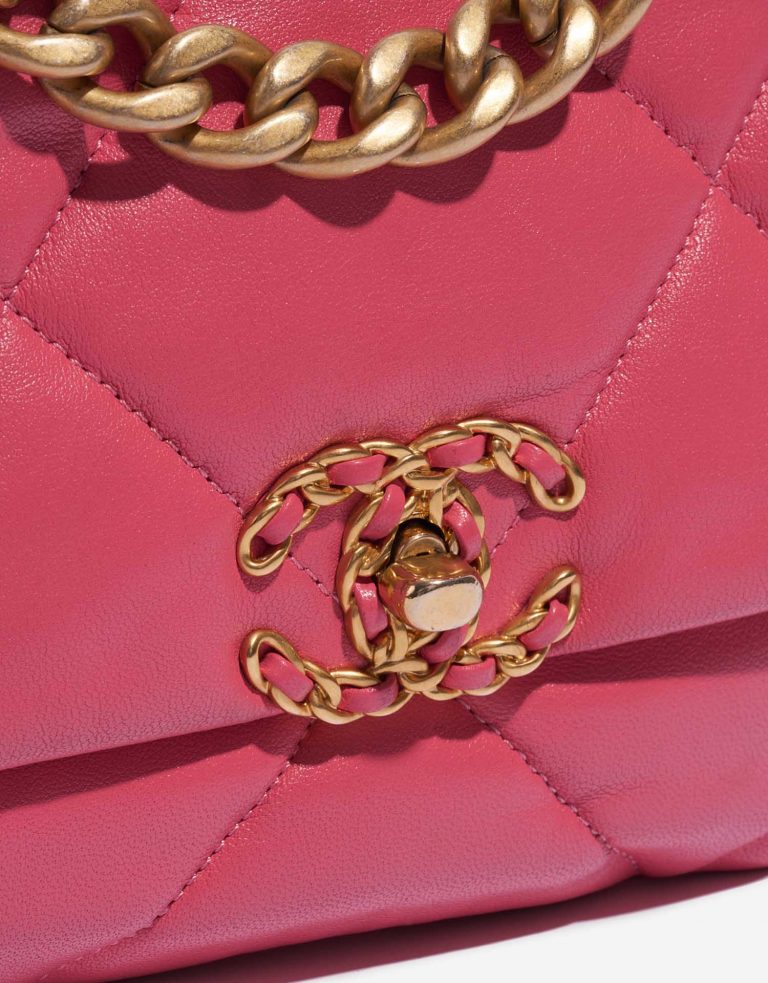 Pre-owned Chanel bag 19 Flap Bag Lamb Pink Pink Closing System | Sell your designer bag on Saclab.com