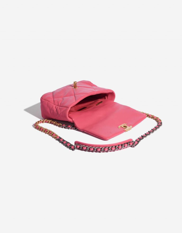 Pre-owned Chanel bag 19 Flap Bag Lamb Pink Pink Inside | Sell your designer bag on Saclab.com