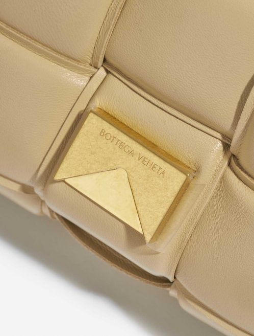 Pre-owned Bottega Veneta bag Cassette Calf Porridge Beige Closing System | Sell your designer bag on Saclab.com