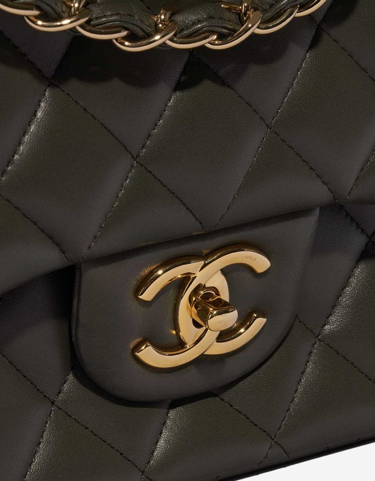 Pre-owned Chanel bag Timeless Maxi Lamb Khaki Green Closing System | Sell your designer bag on Saclab.com