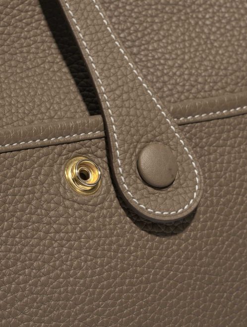 Pre-owned Hermès bag Evelyne 29 Taurillon Clemence Etoupe Brown Closing System | Sell your designer bag on Saclab.com