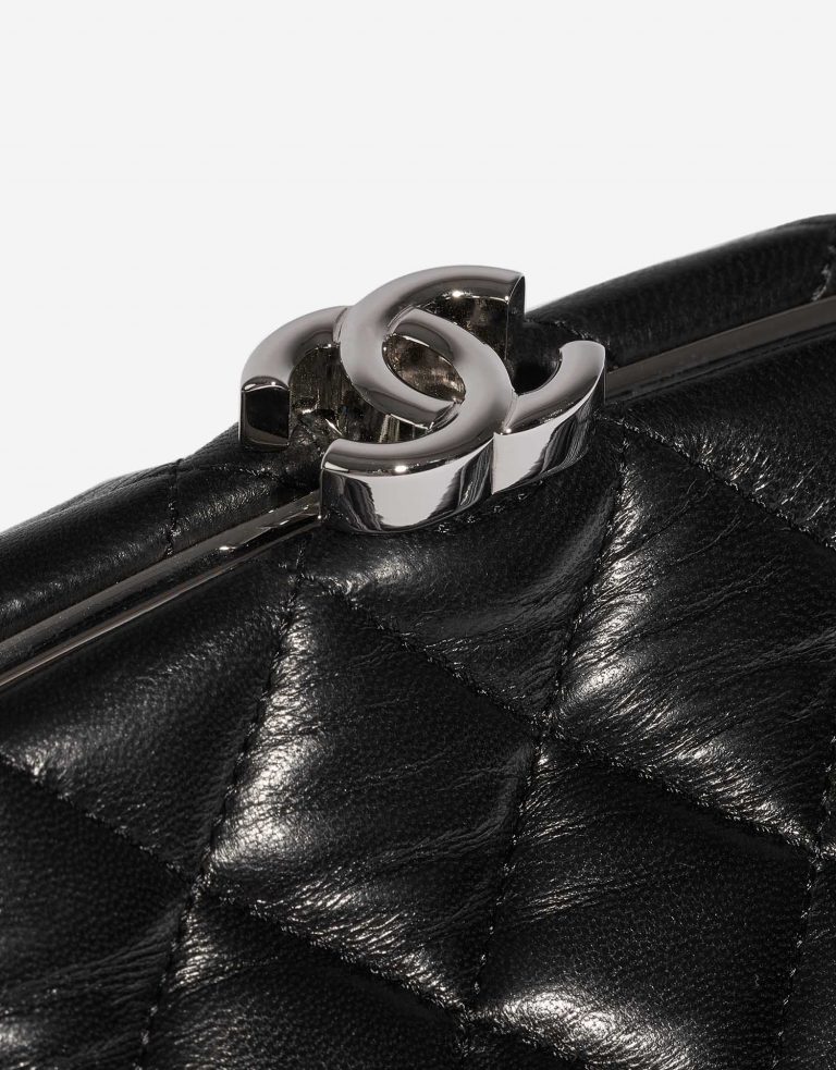 Pre-owned Chanel bag Timeless Clutch Lamb Black Black Closing System | Sell your designer bag on Saclab.com