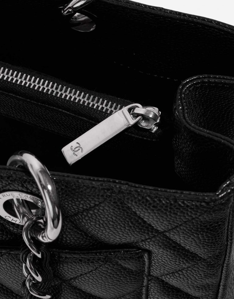Pre-owned Chanel bag Shopping Tote GST Caviar Black Black Closing System | Sell your designer bag on Saclab.com