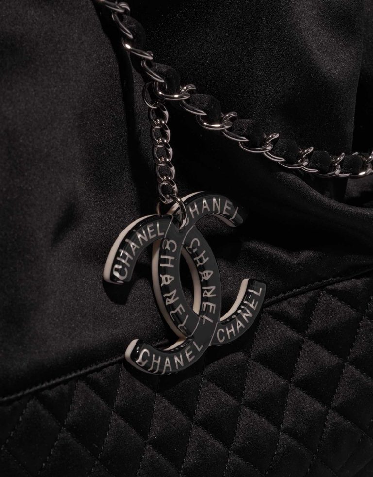 Pre-owned Chanel bag Drawstring Large Satin Black Black Logo | Sell your designer bag on Saclab.com