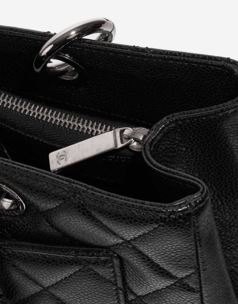 Pre-owned Chanel bag Shopping Tote GST Caviar Black Black Closing System | Sell your designer bag on Saclab.com