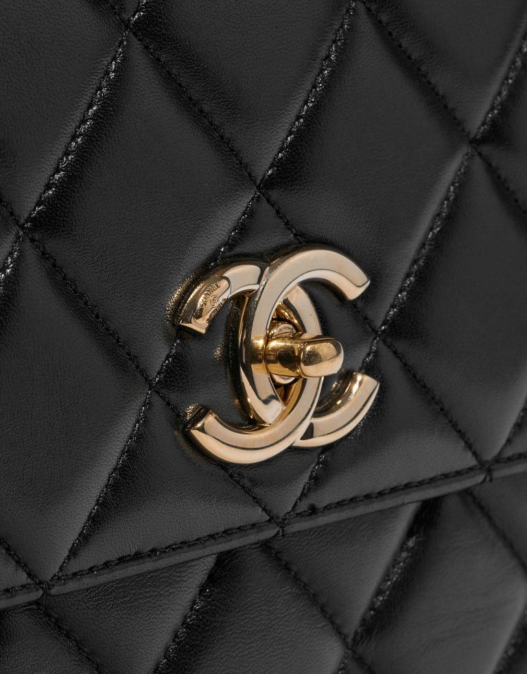 Pre-owned Chanel bag Timeless Handle Large Lamb Black Black Closing System | Sell your designer bag on Saclab.com