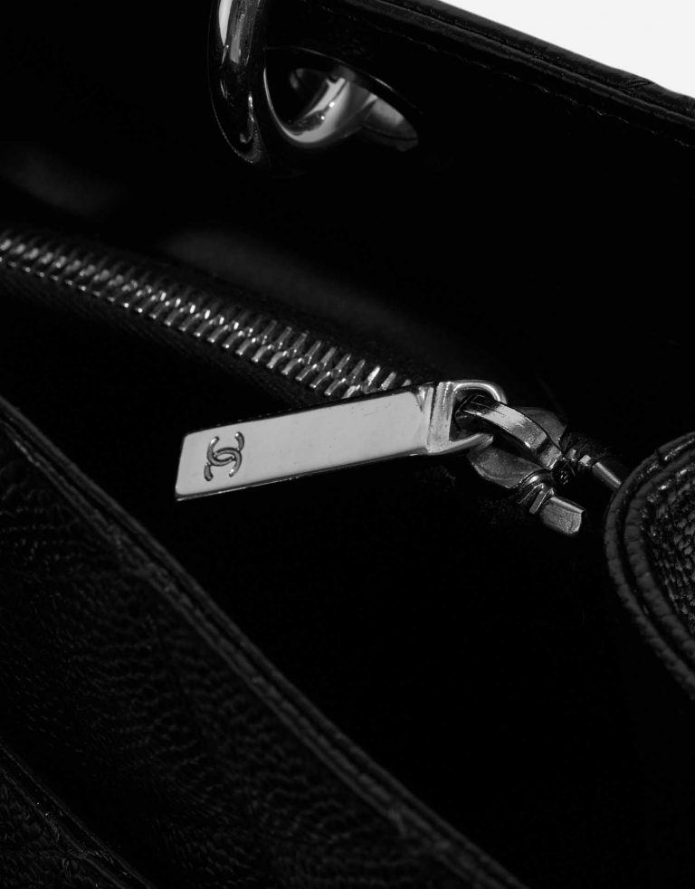 Pre-owned Chanel bag Shopping Tote GST Caviar Black Black Closing System | Sell your designer bag on Saclab.com