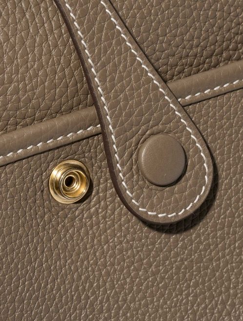 Pre-owned Hermès bag Evelyne 29 Taurillon Clemence Etoupe Beige Closing System | Sell your designer bag on Saclab.com