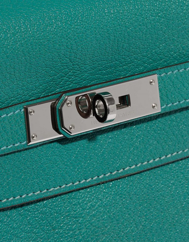 Pre-owned Hermès bag Kelly 35 Chevre Mysore Blue Paon Blue, Green Closing System | Sell your designer bag on Saclab.com