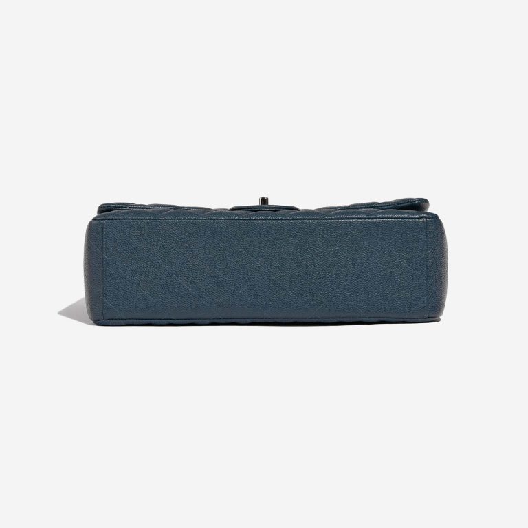 Pre-owned Chanel bag Timeless Maxi Caviar Pearly Blue Blue Bottom | Sell your designer bag on Saclab.com